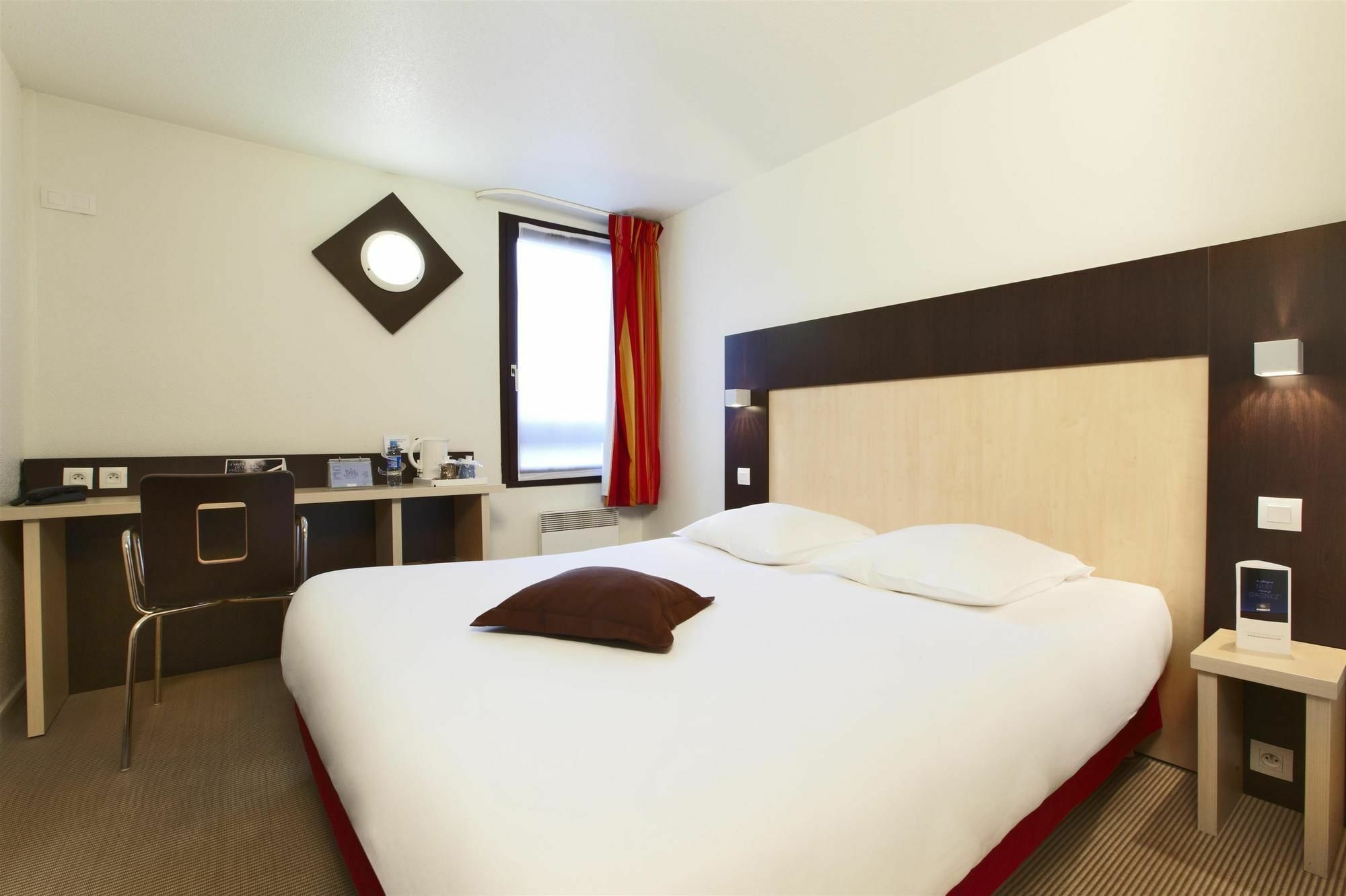 Kyriad Rouen Nord - Mont Saint Aignan Exterior foto